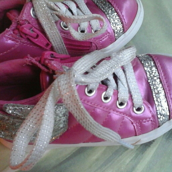 2PAIRS OF TODDLER GIRLS SIZE 8 HITOPS SHOES - Picture 3 of 8
